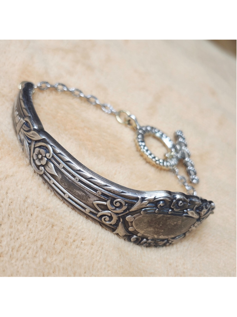 Oneida 1938 Rendezvous Old South Pattern Silver Plated Floral Handle Bracelet